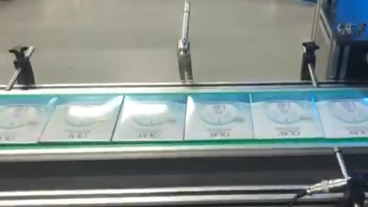 Machine de conditionnement 3D de film transparent pour boîte de lotion LS-300J